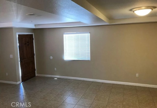 Detail Gallery Image 6 of 8 For 1663 E 85th St, Los Angeles,  CA 90001 - 4 Beds | 2 Baths