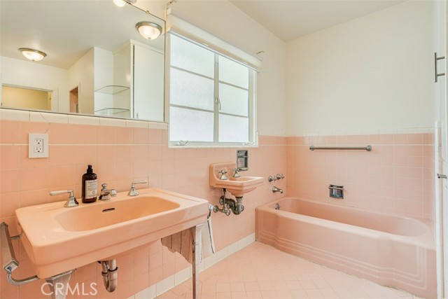 Detail Gallery Image 23 of 45 For 523 Meadows Dr., Glendale,  CA 91202 - 4 Beds | 4 Baths