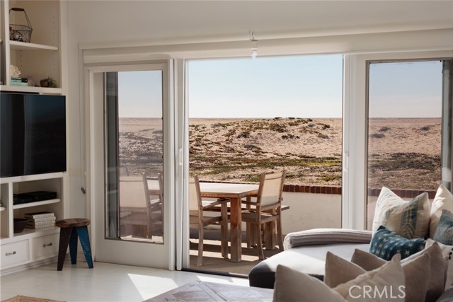 Detail Gallery Image 8 of 19 For 116 E Oceanfront, Newport Beach,  CA 92661 - 3 Beds | 2/1 Baths