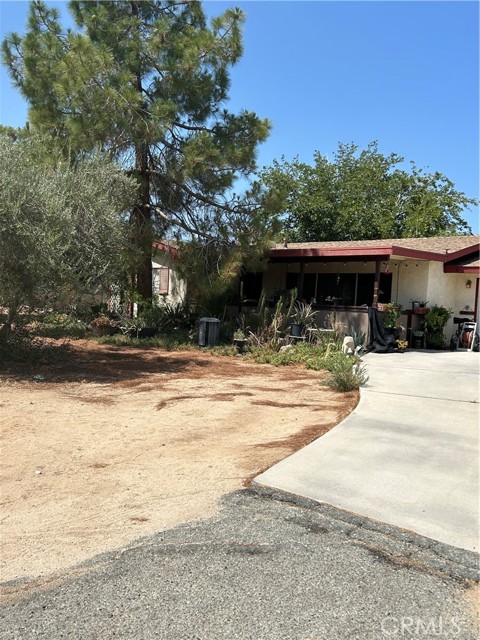 Detail Gallery Image 3 of 15 For 7674 Dumosa Ave, Yucca Valley,  CA 92284 - 2 Beds | 2 Baths