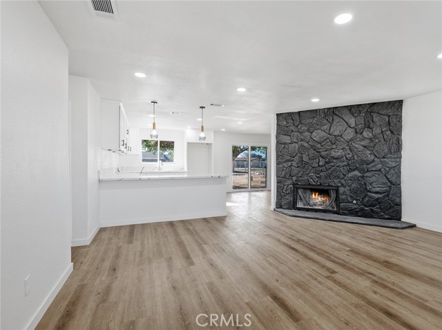 Detail Gallery Image 8 of 34 For 21225 Lone Eagle, Apple Valley,  CA 92308 - 6 Beds | 2 Baths