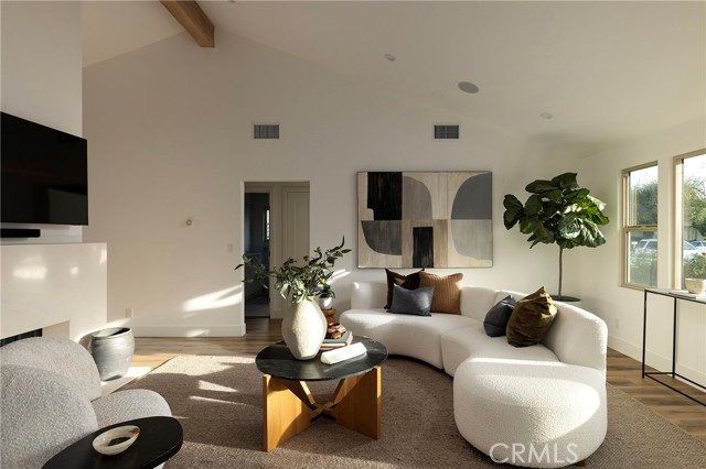 Detail Gallery Image 10 of 37 For 212 E 19th St, Costa Mesa,  CA 92627 - 5 Beds | 4 Baths