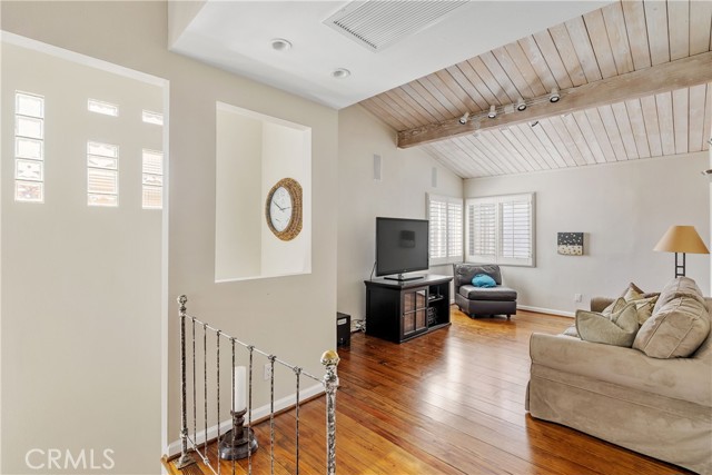 319 26th Place, Manhattan Beach, California 90266, 3 Bedrooms Bedrooms, ,2 BathroomsBathrooms,Residential,Sold,26th,SB22115573