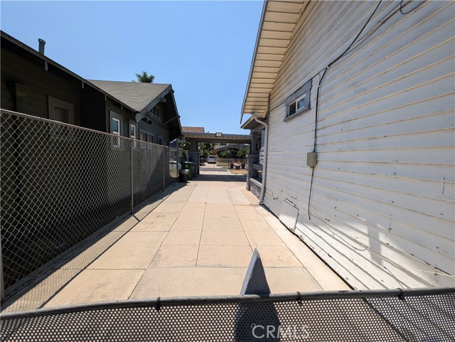 Detail Gallery Image 7 of 23 For 4156 Halldale Ave, Los Angeles,  CA 90062 - 2 Beds | 1 Baths