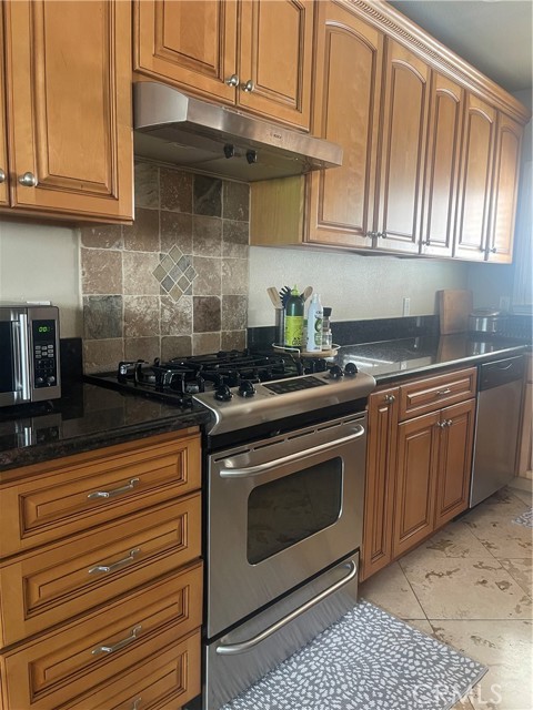 Detail Gallery Image 7 of 21 For 1062 E 2nd, Long Beach,  CA 90802 - 2 Beds | 2 Baths