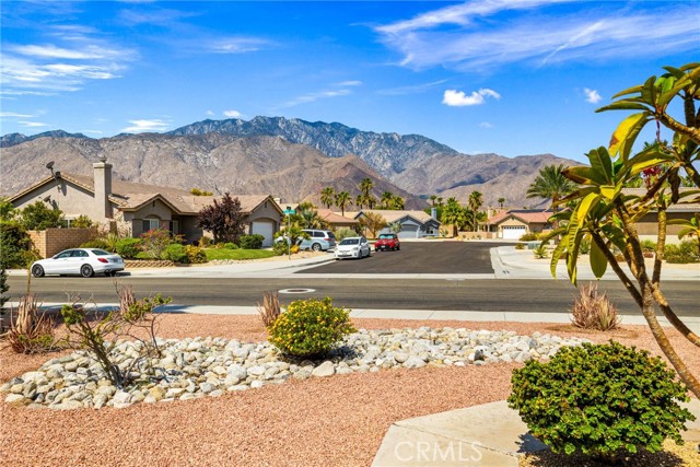 Detail Gallery Image 4 of 45 For 2312 Shannon Way, Palm Springs,  CA 92262 - 4 Beds | 2 Baths