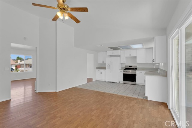 Detail Gallery Image 13 of 44 For 12421 Spring Valley Pkwy, Victorville,  CA 92395 - 4 Beds | 3 Baths