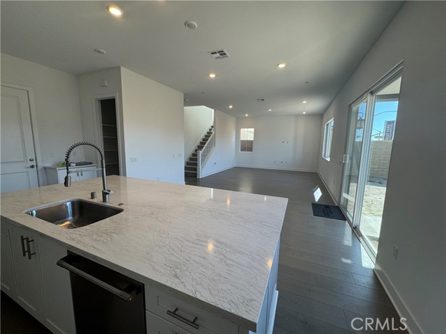 Detail Gallery Image 19 of 28 For 114 Pansy, Irvine,  CA 92618 - 5 Beds | 5 Baths