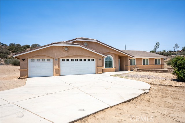 7122 Aster Road, Oak Hills CA: https://media.crmls.org/medias/cff47cd2-3a40-470c-be30-18b4a032ab58.jpg