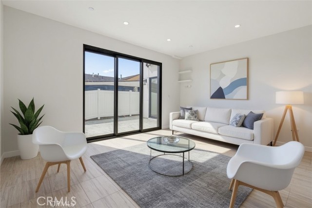 6830 N Lubao Avenue, Winnetka CA: https://media.crmls.org/medias/cff47fe2-927e-44be-bc7b-540b877e115b.jpg