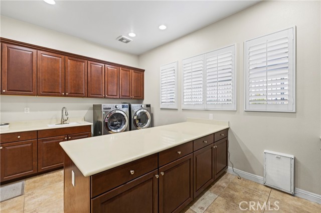 Detail Gallery Image 11 of 68 For 15905 Mandalay Rd, Canyon Country,  CA 91387 - 4 Beds | 3/1 Baths