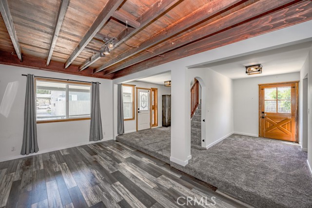 1219 N Lincoln Street, Burbank CA: https://media.crmls.org/medias/cff5125e-5e11-440a-bdb3-9dc3b325d175.jpg
