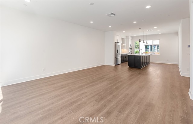 150 Bridle Drive, Burbank CA: https://media.crmls.org/medias/cff6614a-9135-4784-b7ae-c102f7cc6958.jpg