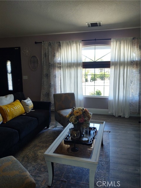 Detail Gallery Image 12 of 16 For 15274 Rodeo St, Hesperia,  CA 92345 - 4 Beds | 3 Baths