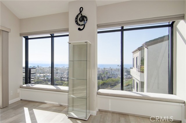 Detail Gallery Image 4 of 21 For 200 Paris Ln #311,  Newport Beach,  CA 92663 - 2 Beds | 2 Baths