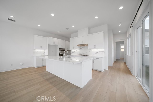 187 yugen, Irvine CA: https://media.crmls.org/medias/cff7cc57-2ce6-428e-8f3d-9b5421bea4ad.jpg
