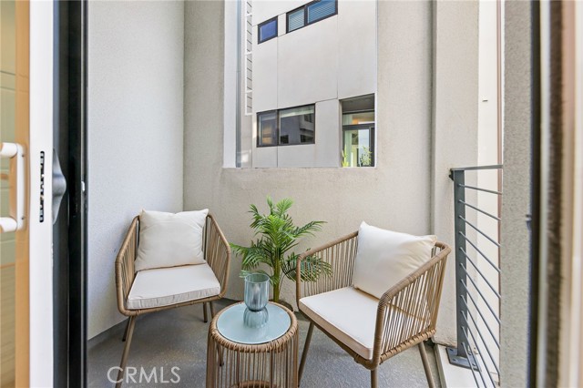 Detail Gallery Image 8 of 34 For 3306 Aria Ln, Los Angeles,  CA 90034 - 3 Beds | 3/1 Baths