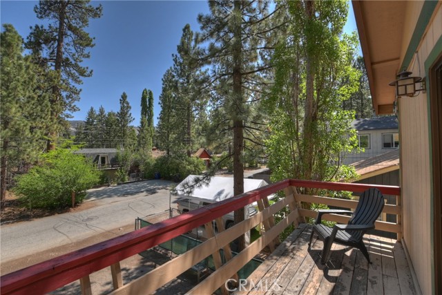 320 W Aeroplane Boulevard, Big Bear City CA: https://media.crmls.org/medias/cff833a8-0207-4ccf-9b0b-732baa626c19.jpg