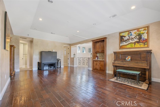 Detail Gallery Image 33 of 62 For 21120 Placerita Canyon Rd, Newhall,  CA 91321 - 5 Beds | 6 Baths