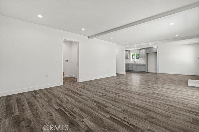 11062 Oneida Avenue, San Fernando CA: https://media.crmls.org/medias/cff865f8-0eed-4add-abee-252c96d3c8f8.jpg