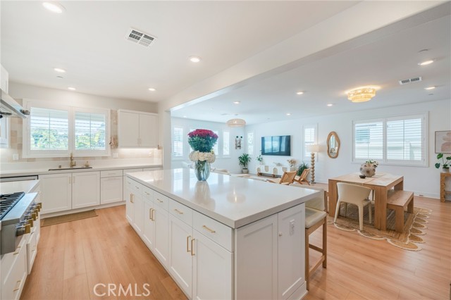 Detail Gallery Image 14 of 49 For 9672 Dawning Dr, Huntington Beach,  CA 92646 - 5 Beds | 4/1 Baths