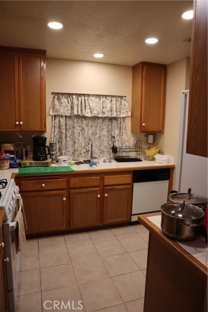 Detail Gallery Image 10 of 25 For 12422 Highgate Ave, Victorville,  CA 92395 - 2 Beds | 2 Baths