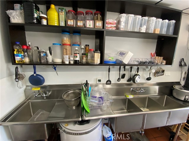 20301 Ventura Boulevard, Woodland Hills CA: https://media.crmls.org/medias/cff95043-e7a1-43ee-9767-1386bf909829.jpg