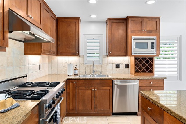 Detail Gallery Image 10 of 36 For 126 47th Street #1,  Newport Beach,  CA 92663 - 3 Beds | 2/1 Baths
