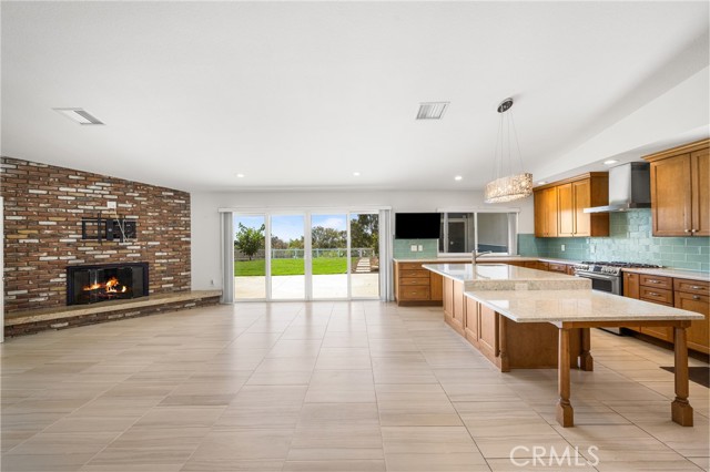 Detail Gallery Image 7 of 49 For 1033 Linden Pl, Costa Mesa,  CA 92627 - 4 Beds | 2/1 Baths