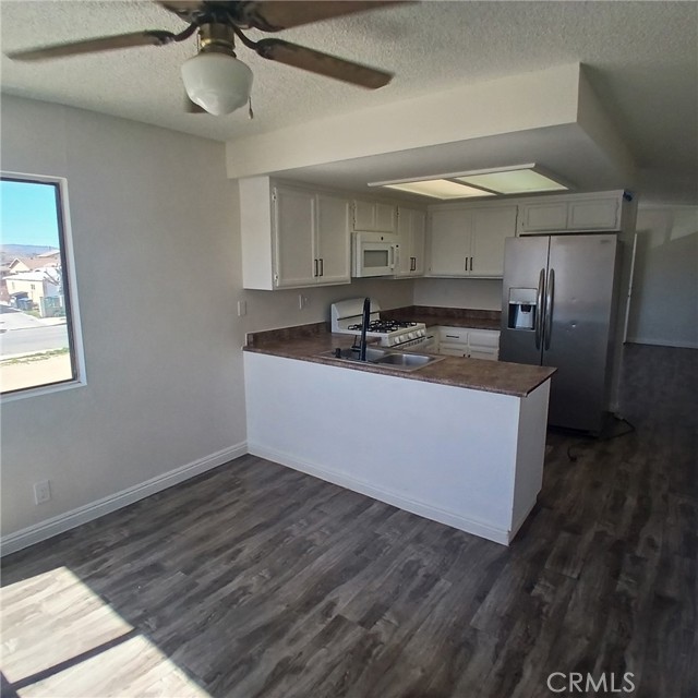 Detail Gallery Image 8 of 16 For 509 E Avenue Q-2 #B,  Palmdale,  CA 93550 - 2 Beds | 2 Baths
