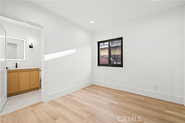 Detail Gallery Image 8 of 33 For 16245 Chatsworth St, Granada Hills,  CA 91344 - 3 Beds | 2/1 Baths