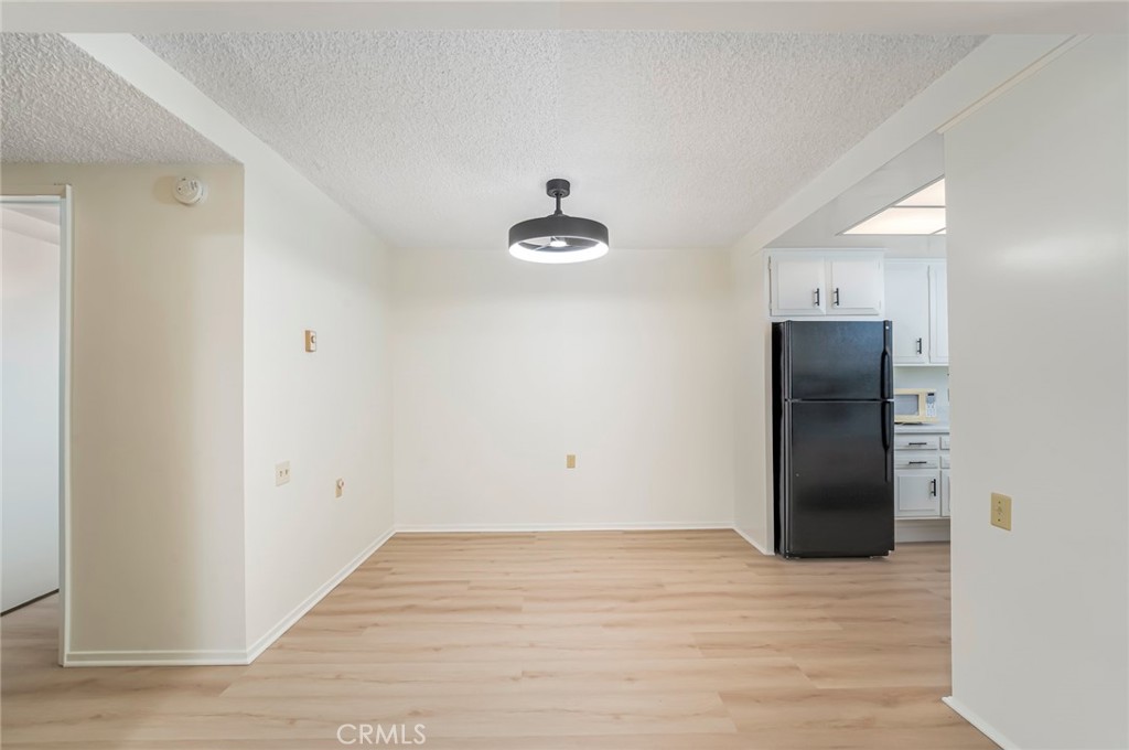 https://media.crmls.org/medias/cffb7c69-163c-4d17-b885-8629390ebd83.jpg?preset=X-Large