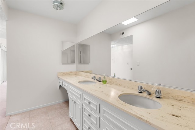5330 Lindley Avenue, Encino CA: https://media.crmls.org/medias/cffb9e46-ecc7-4951-8ba8-8555aa02100f.jpg