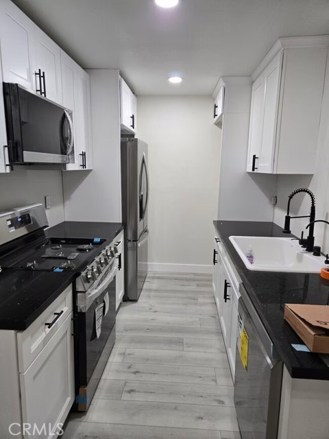 Detail Gallery Image 6 of 26 For 3219 Colorado, Santa Monica,  CA 90404 - 2 Beds | 2 Baths