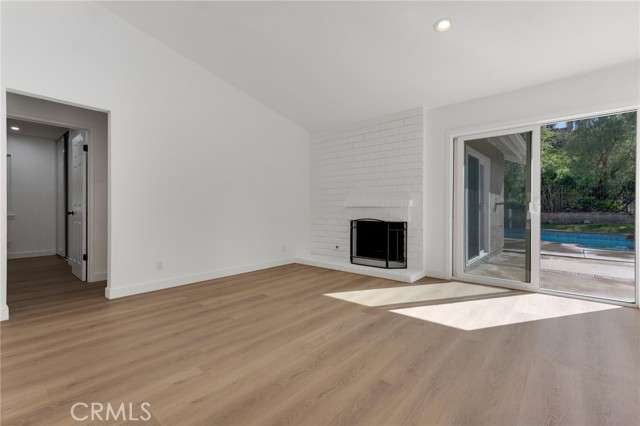 Detail Gallery Image 11 of 43 For 13754 Bear Valley Rd, Moorpark,  CA 93021 - 3 Beds | 2 Baths