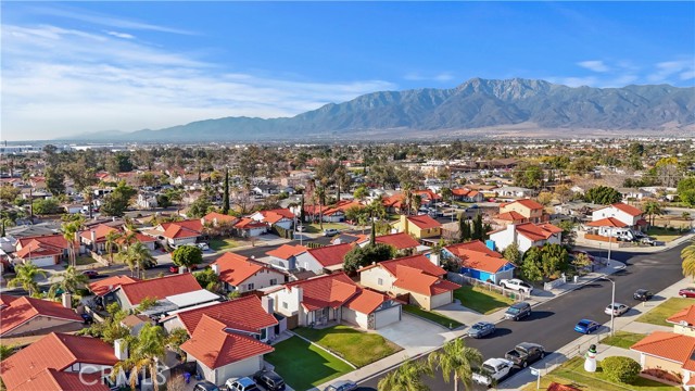 Detail Gallery Image 3 of 39 For 9380 Sultana Ave, Fontana,  CA 92335 - 3 Beds | 2 Baths