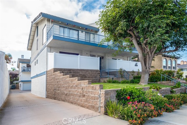 121 Prospect Avenue, Redondo Beach, California 90277, 2 Bedrooms Bedrooms, ,2 BathroomsBathrooms,Residential,Sold,Prospect,SB21237619