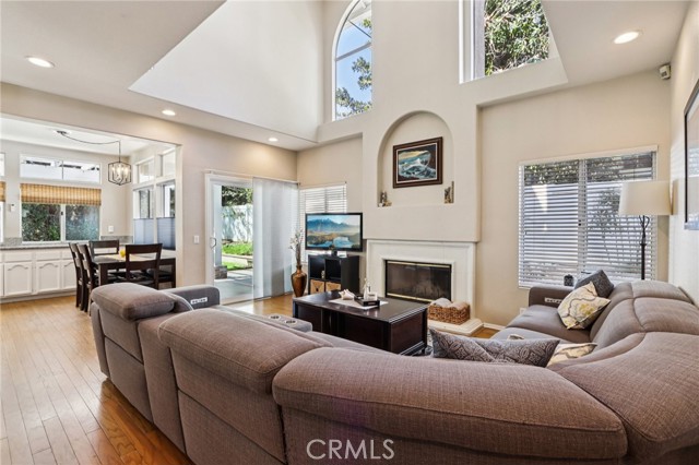 Detail Gallery Image 8 of 67 For 420 Somerset Cir, Corona,  CA 92879 - 5 Beds | 3 Baths