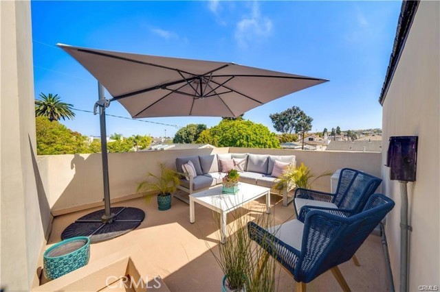 Detail Gallery Image 20 of 22 For 505 .5 Poinsettia Ave, Corona Del Mar,  CA 92625 - 2 Beds | 2/1 Baths