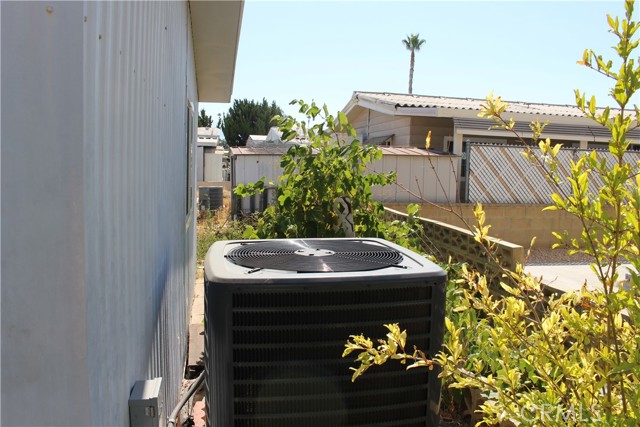 601 N Kirby Street, Hemet CA: https://media.crmls.org/medias/cfff9b15-dd63-4e1c-b400-c46d12d72d9f.jpg