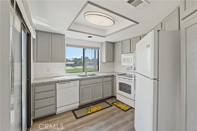41915 Preston Trail, Palm Desert CA: https://media.crmls.org/medias/cfffe5a6-68f2-4b07-b1da-183c12ce42a7.jpg
