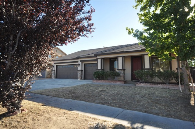8945 Honeysuckle Avenue, Hesperia CA: https://media.crmls.org/medias/d00017a6-5335-4d36-9c9d-f3bc3add448c.jpg