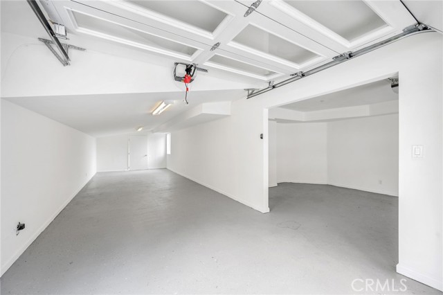 5220 Medina Road, Woodland Hills CA: https://media.crmls.org/medias/d0002d0e-2b8b-4a6f-b6ab-500e0cdb3806.jpg