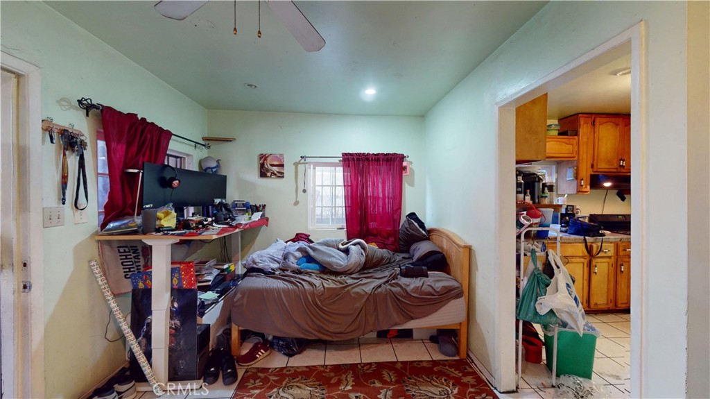 https://media.crmls.org/medias/d0007961-8c76-4efb-82d7-85c212b1a394.jpg?preset=X-Large