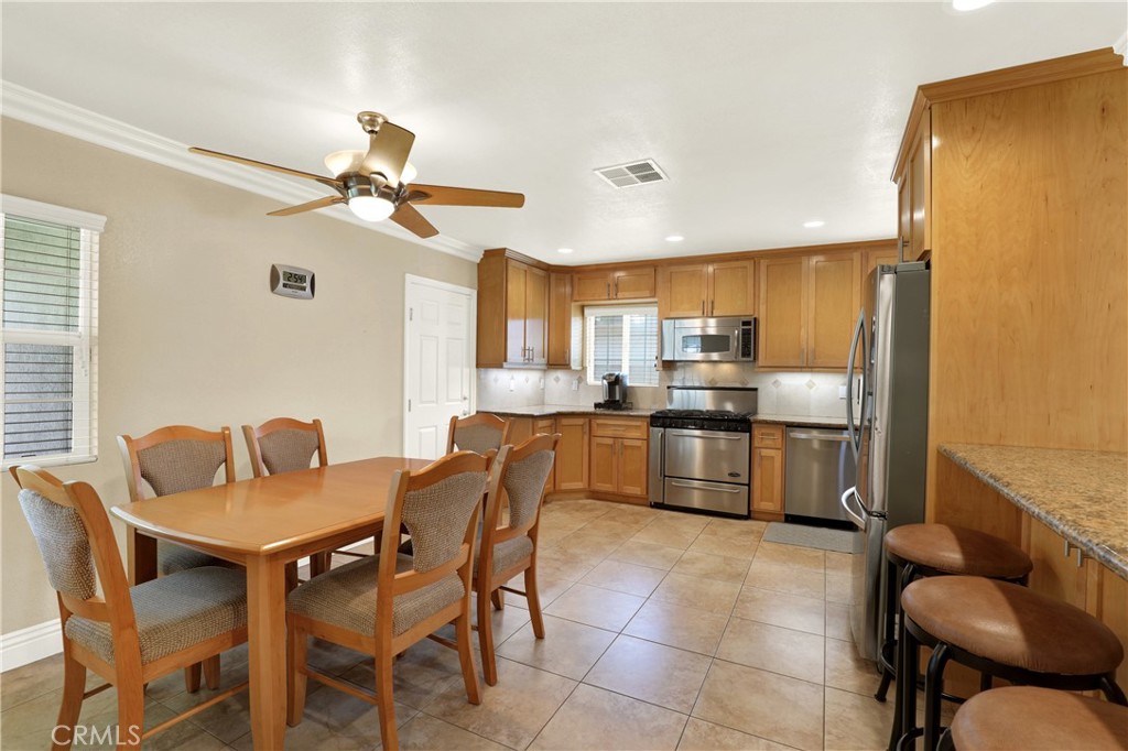 MLS #OC25128179 img 6