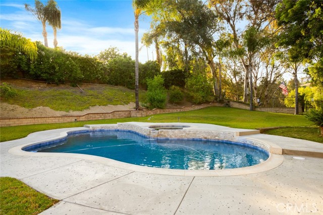 2424 Norte Vista Drive, Chino Hills CA: https://media.crmls.org/medias/d00112f7-20f5-46a4-a456-d04efbd0f0af.jpg