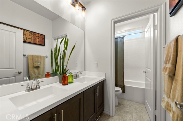 Detail Gallery Image 12 of 26 For 636 S Lakeshore Dr, Anaheim,  CA 92806 - 4 Beds | 2/1 Baths