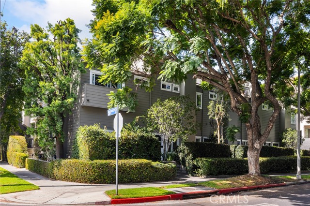 Detail Gallery Image 1 of 34 For 11033 Massachusetts Ave #4,  Los Angeles,  CA 90025 - 2 Beds | 3 Baths