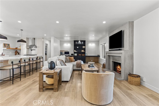 240 W Gainsborough Road, Thousand Oaks CA: https://media.crmls.org/medias/d001fa30-6e0c-425d-a0dd-bfb5ec7012d1.jpg