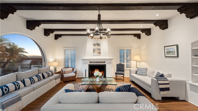 1305 E Balboa Boulevard, Newport Beach CA: https://media.crmls.org/medias/d0028245-cafa-4d53-a4ca-11b61de647c4.jpg
